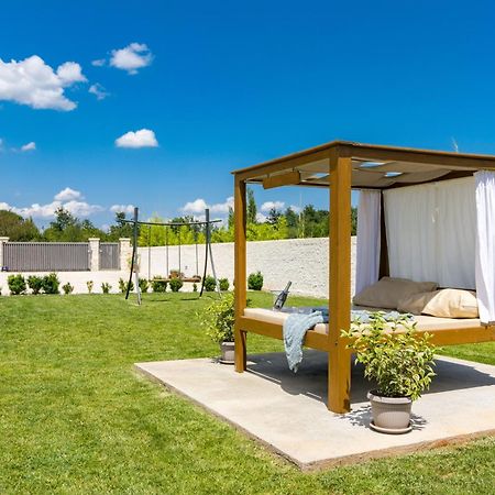 Beeindruckende Luxusvilla Mit Beheiztem Privatpool Светвинченат Экстерьер фото