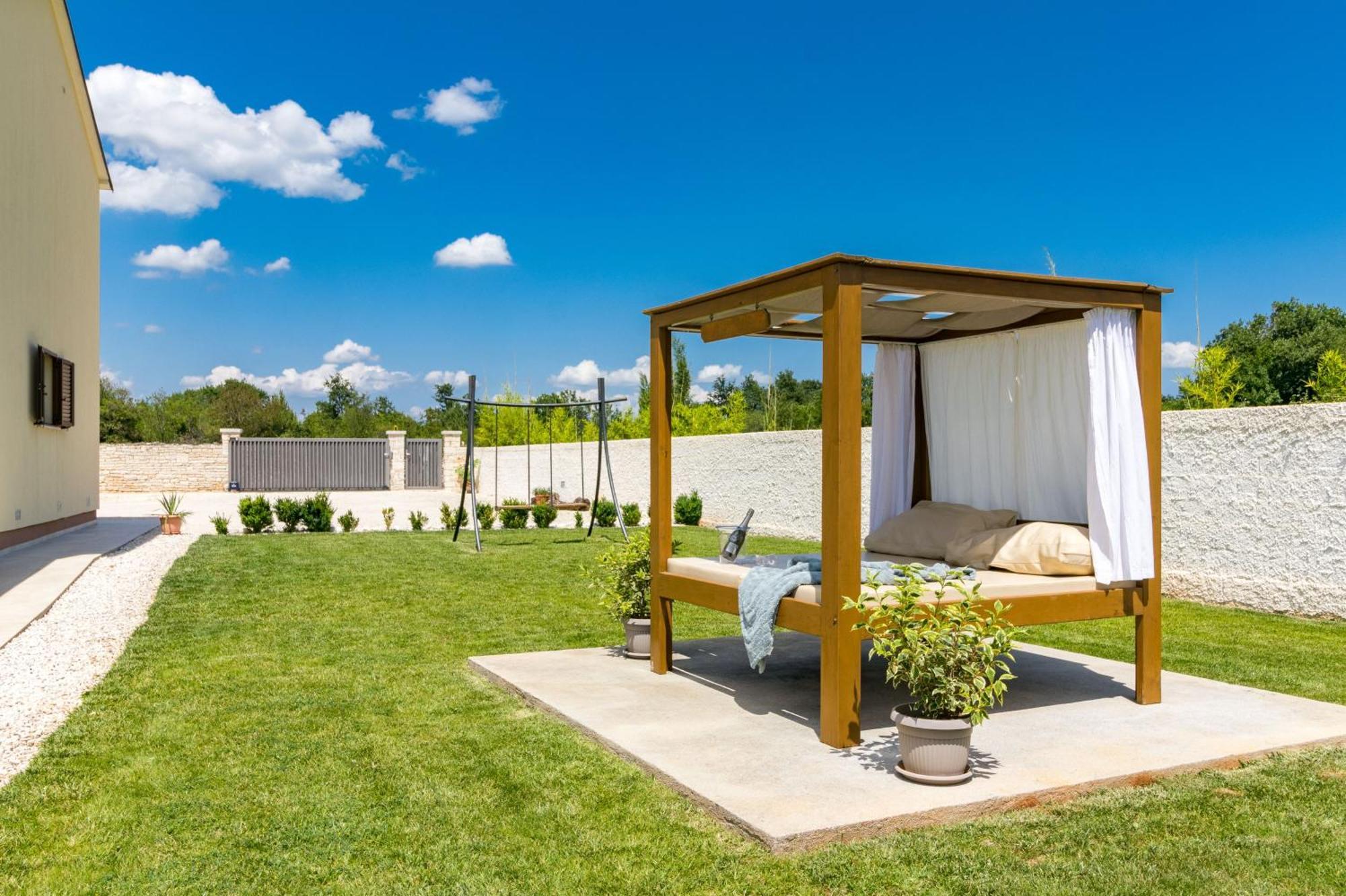 Beeindruckende Luxusvilla Mit Beheiztem Privatpool Светвинченат Экстерьер фото