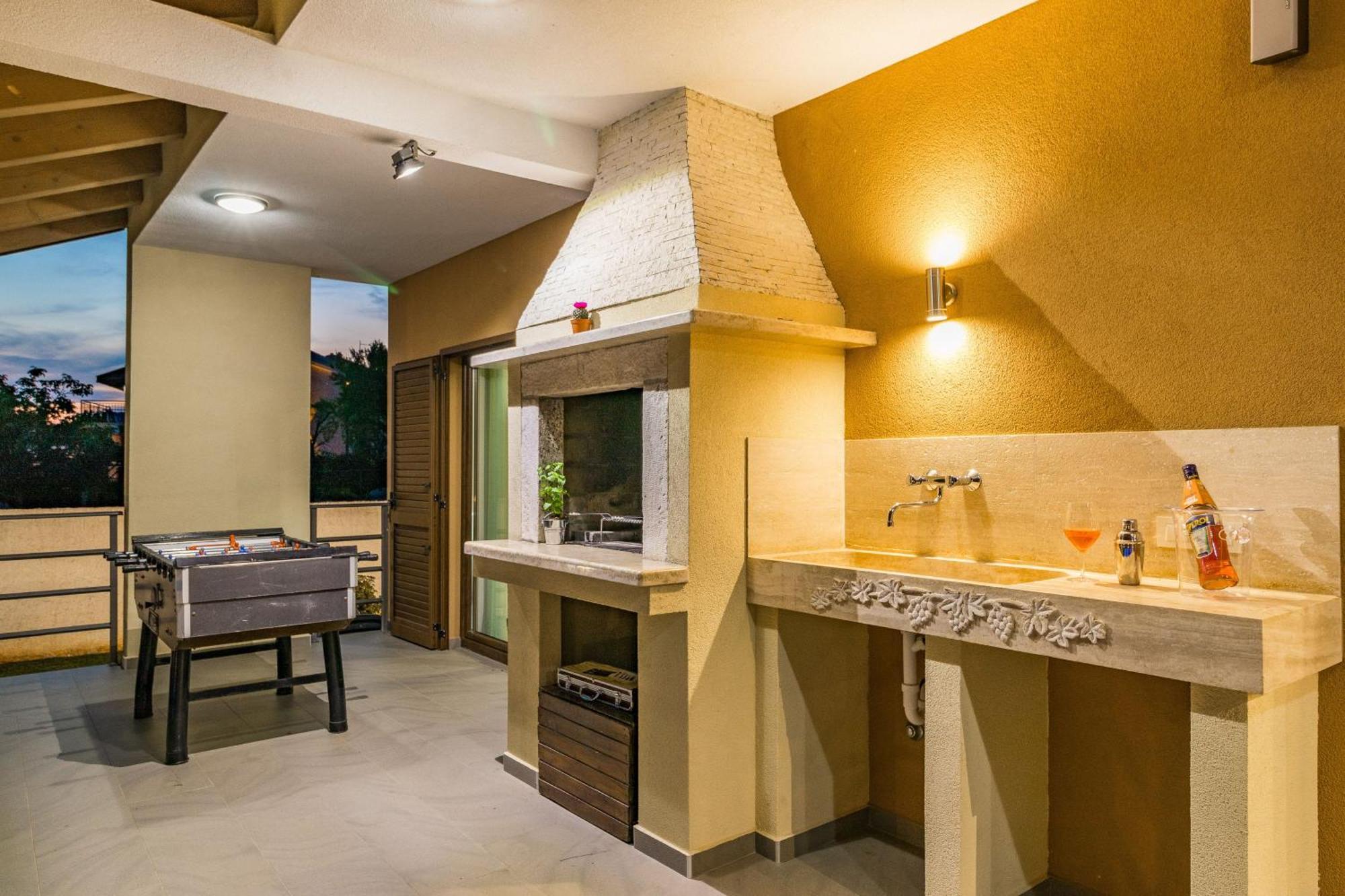 Beeindruckende Luxusvilla Mit Beheiztem Privatpool Светвинченат Экстерьер фото