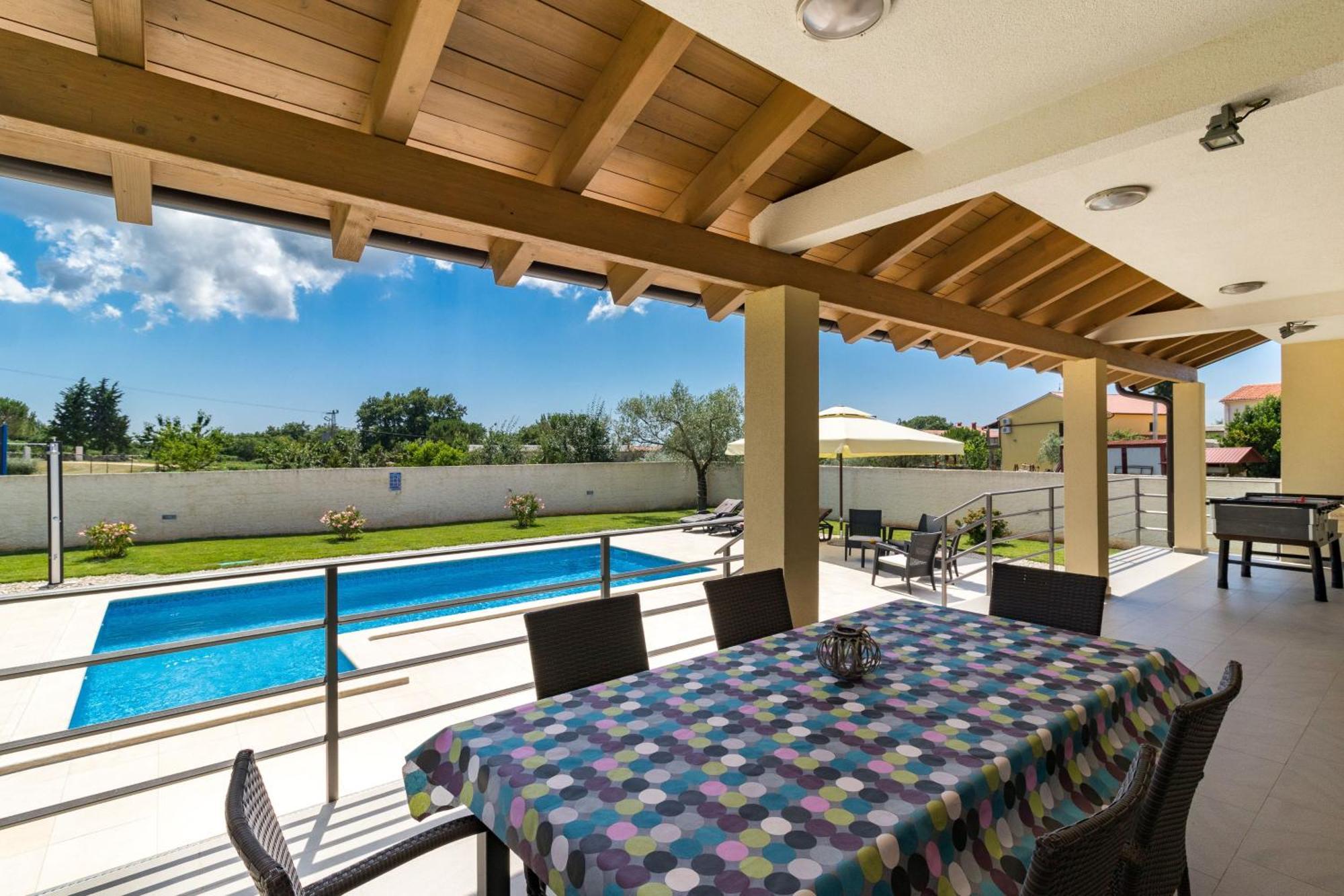 Beeindruckende Luxusvilla Mit Beheiztem Privatpool Светвинченат Экстерьер фото