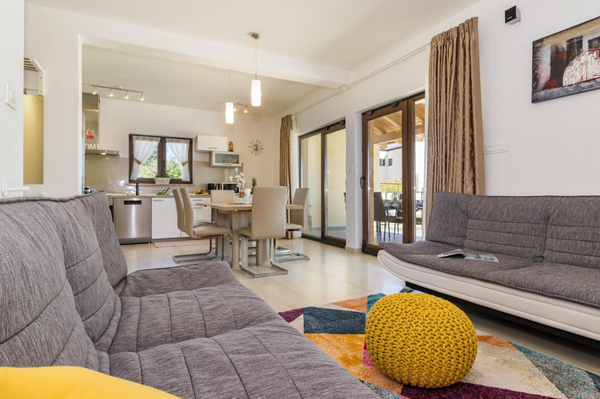 Beeindruckende Luxusvilla Mit Beheiztem Privatpool Светвинченат Экстерьер фото