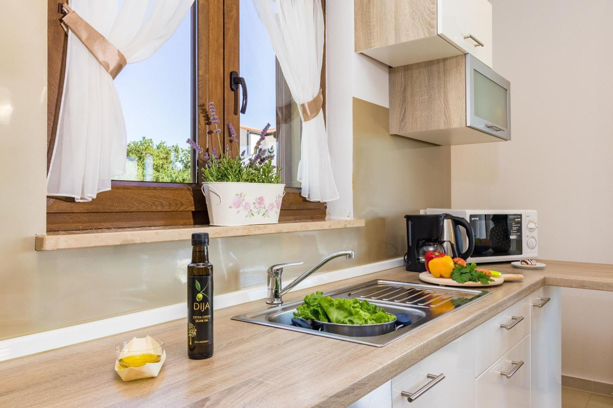 Beeindruckende Luxusvilla Mit Beheiztem Privatpool Светвинченат Экстерьер фото