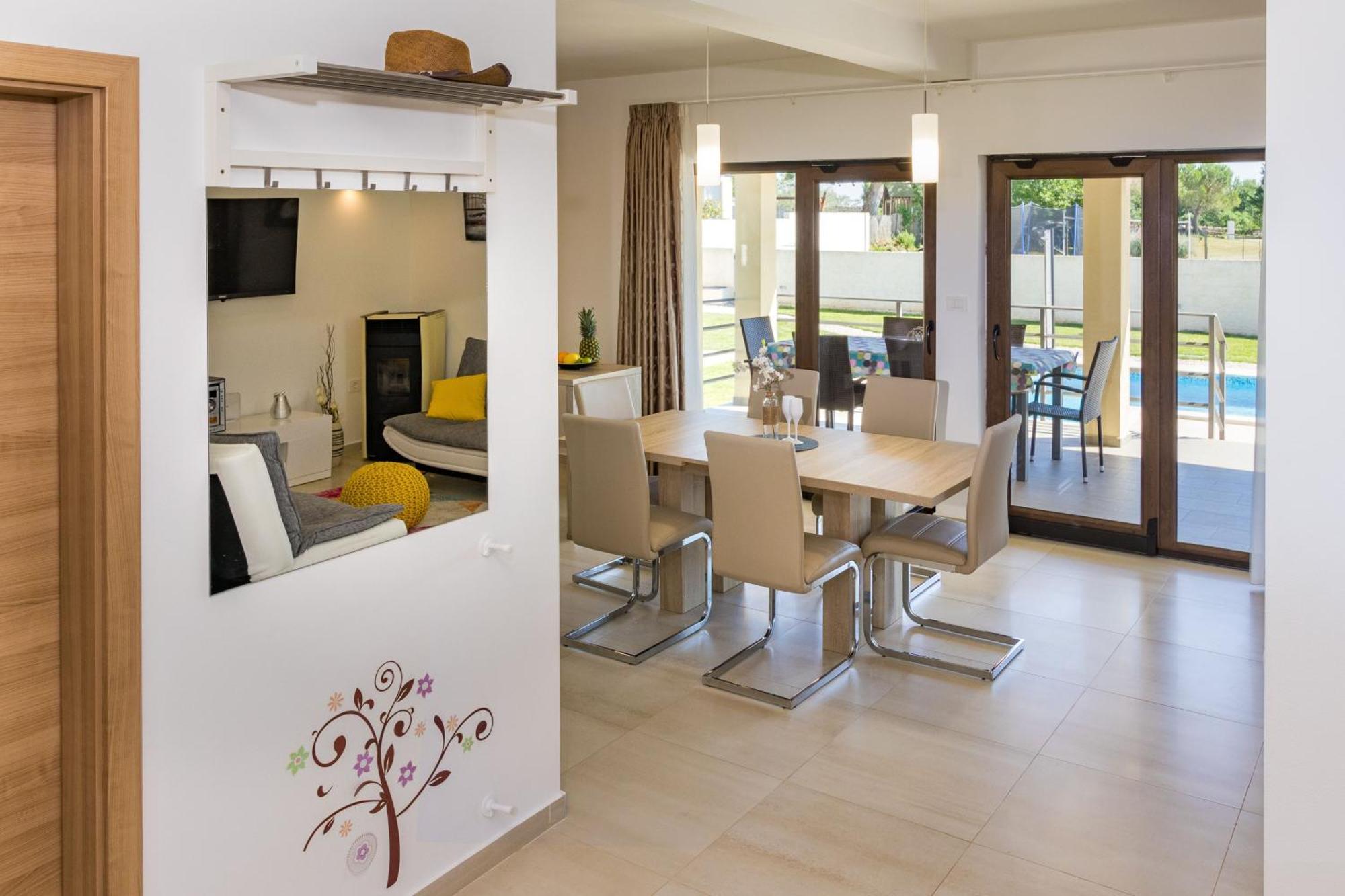 Beeindruckende Luxusvilla Mit Beheiztem Privatpool Светвинченат Экстерьер фото