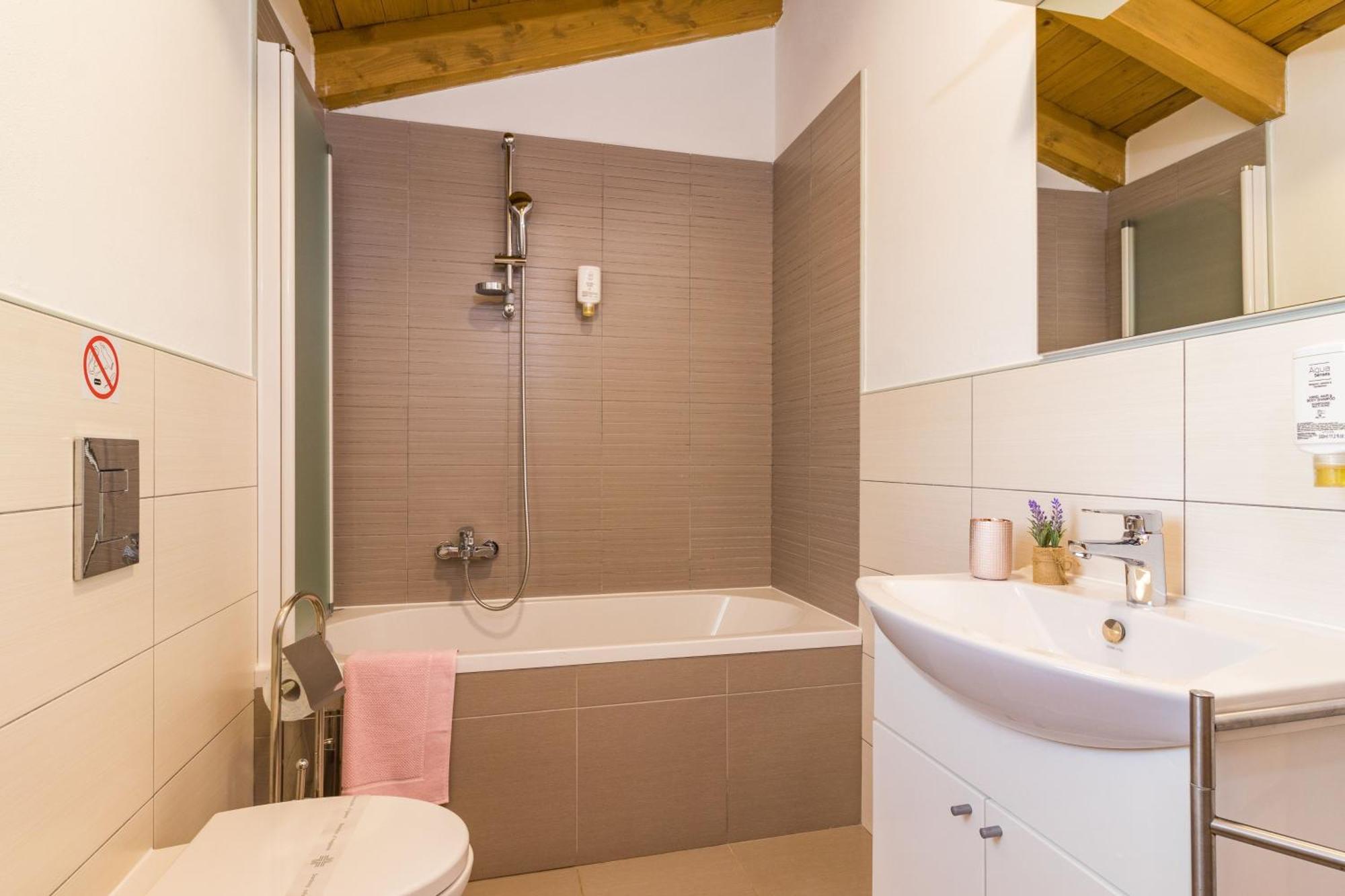 Beeindruckende Luxusvilla Mit Beheiztem Privatpool Светвинченат Экстерьер фото