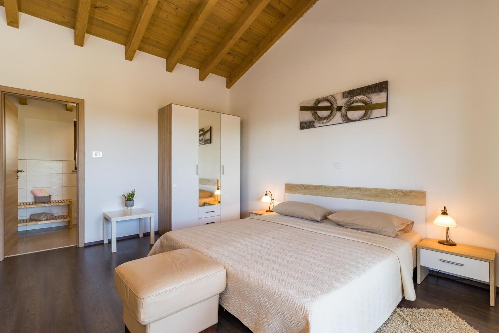 Beeindruckende Luxusvilla Mit Beheiztem Privatpool Светвинченат Экстерьер фото